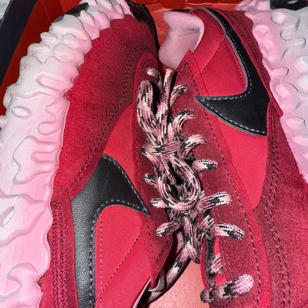 Nike Crimson and Rose Athletic Shoesoverbreaks - Picture 6 of 6